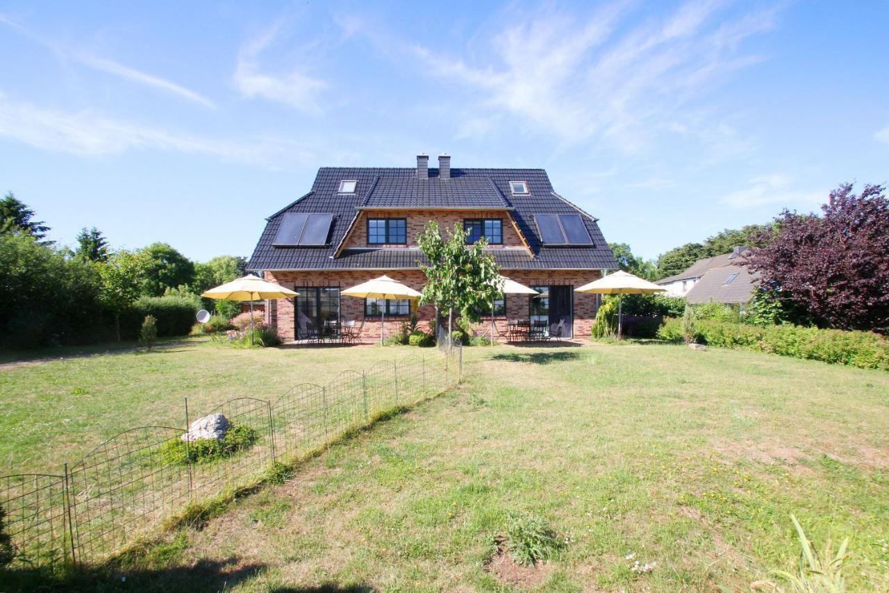 Ostseehaus Odin Doppelhaushälfte Wiek auf Rügen Exterior foto